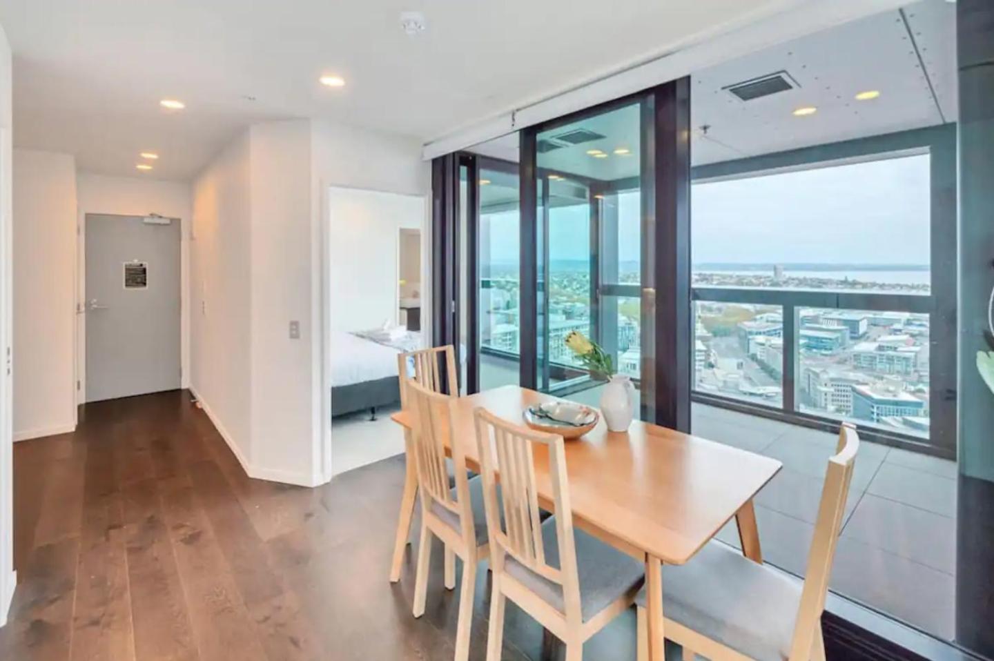 Top Floor Harbour View And Skytower View Apartment In Cbd Auckland Esterno foto
