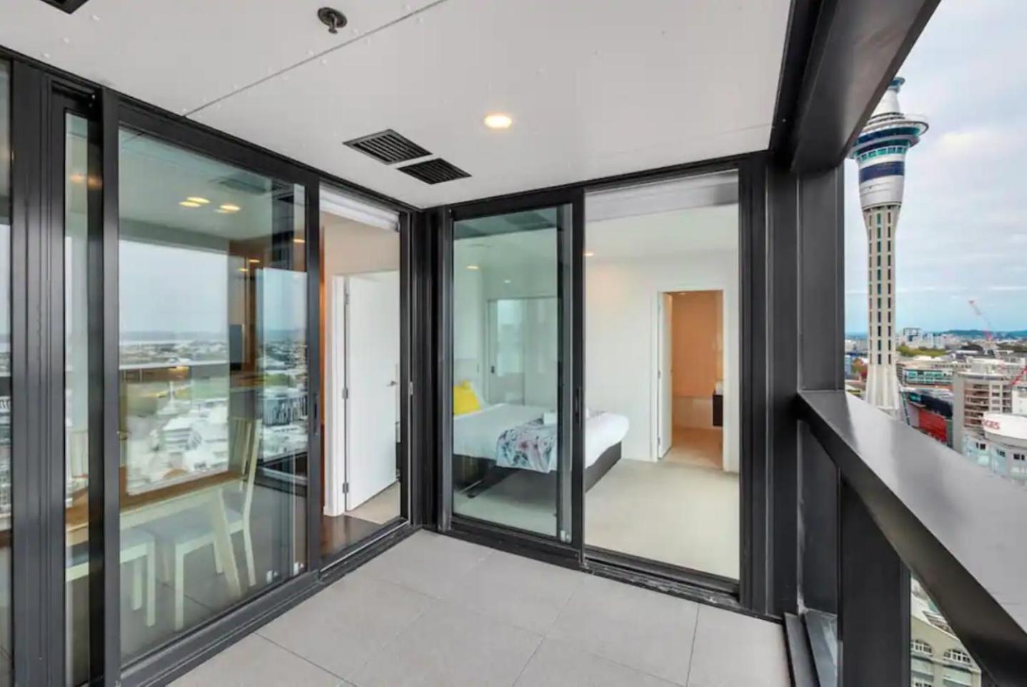 Top Floor Harbour View And Skytower View Apartment In Cbd Auckland Esterno foto